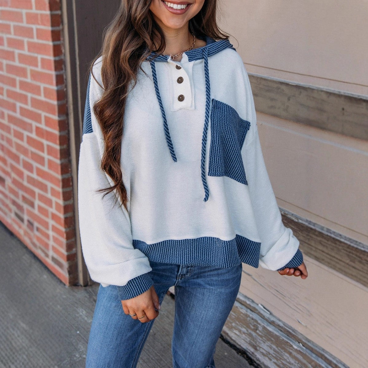 Women's Contrast Color Twist Strip Hooded Sweater